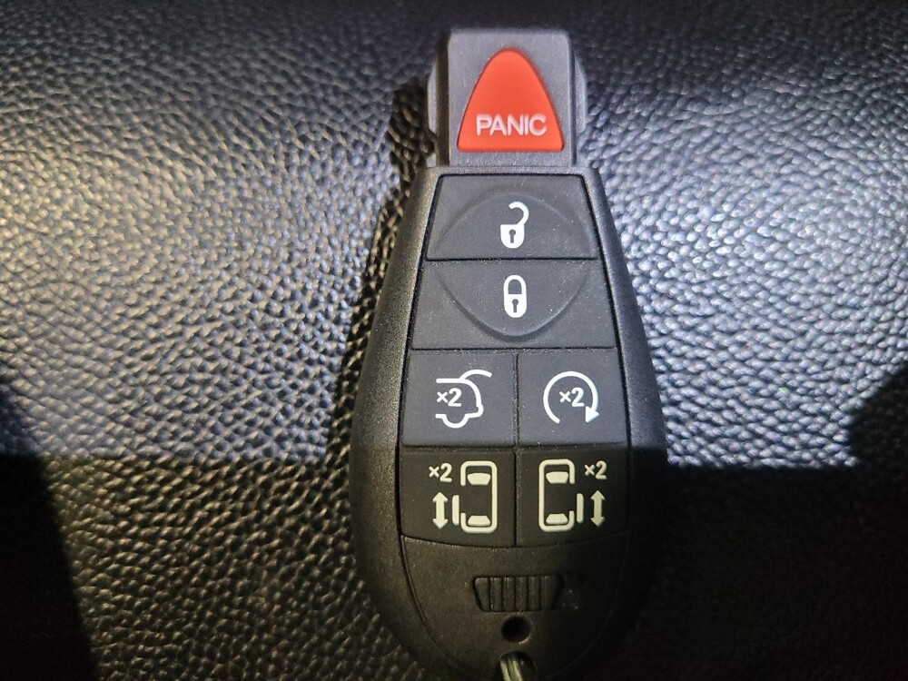 2015 Chrysler Town & Country in Laurel, MD 20724 - 18123154 32