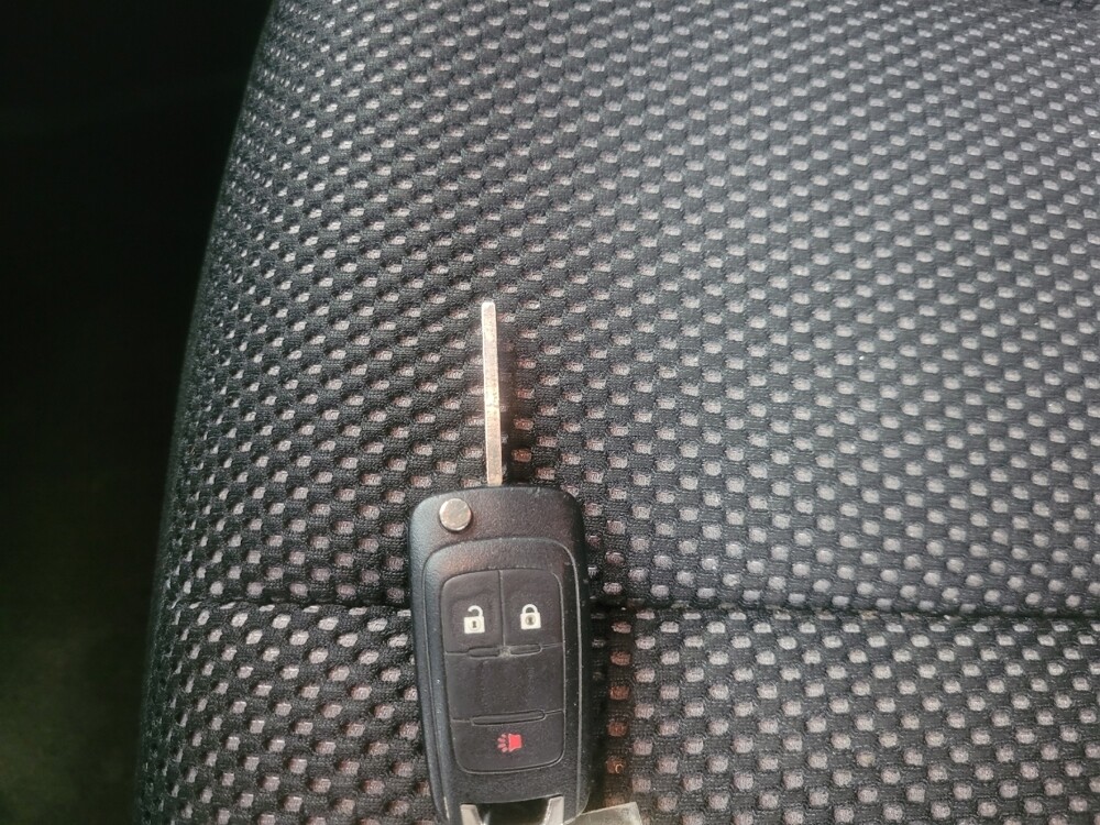 2017 Chevrolet Equinox in Indianapolis, IN 46219 - 18123199 32