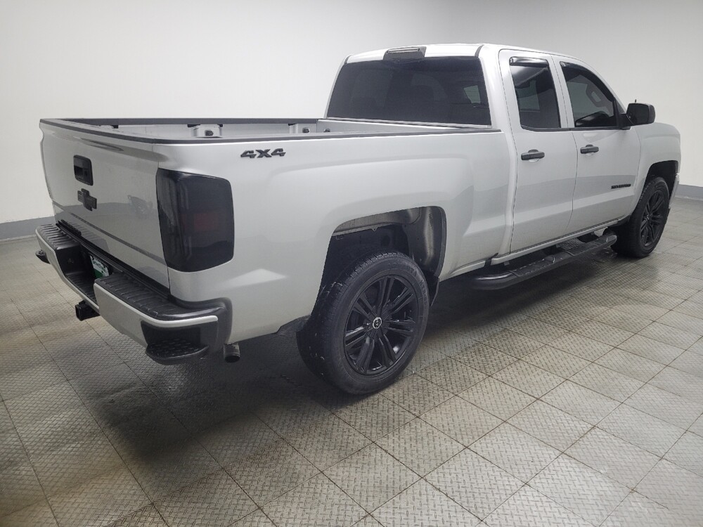 2019 Chevrolet Silverado 1500 in Indianapolis, IN 46219 - 18123203 10