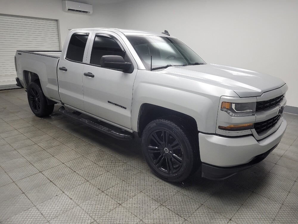 2019 Chevrolet Silverado 1500 in Indianapolis, IN 46219 - 18123203 11