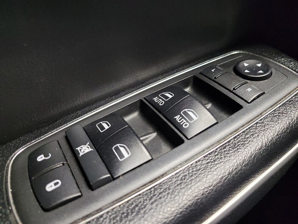 2018 Chrysler 300 in Greenville, SC 29607 - 18123205 27