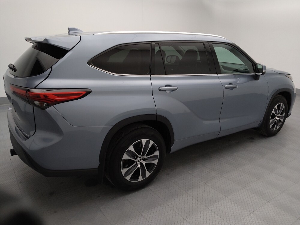 2021 Toyota Highlander in Independence, MO 64055 - 18123207 10