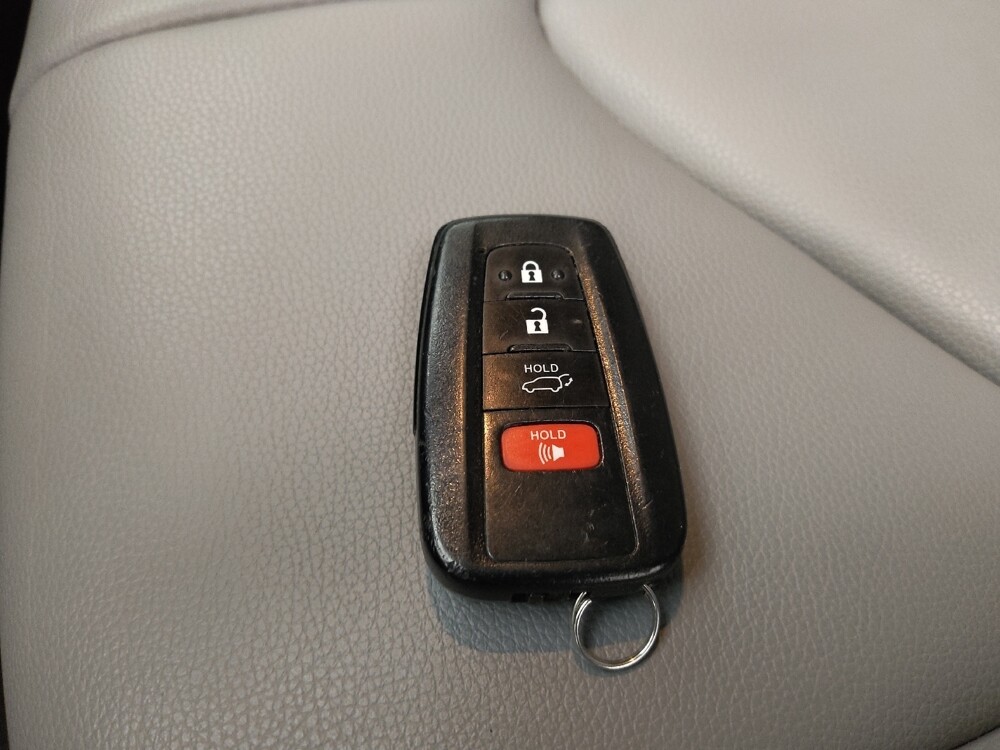 2021 Toyota Highlander in Independence, MO 64055 - 18123207 32