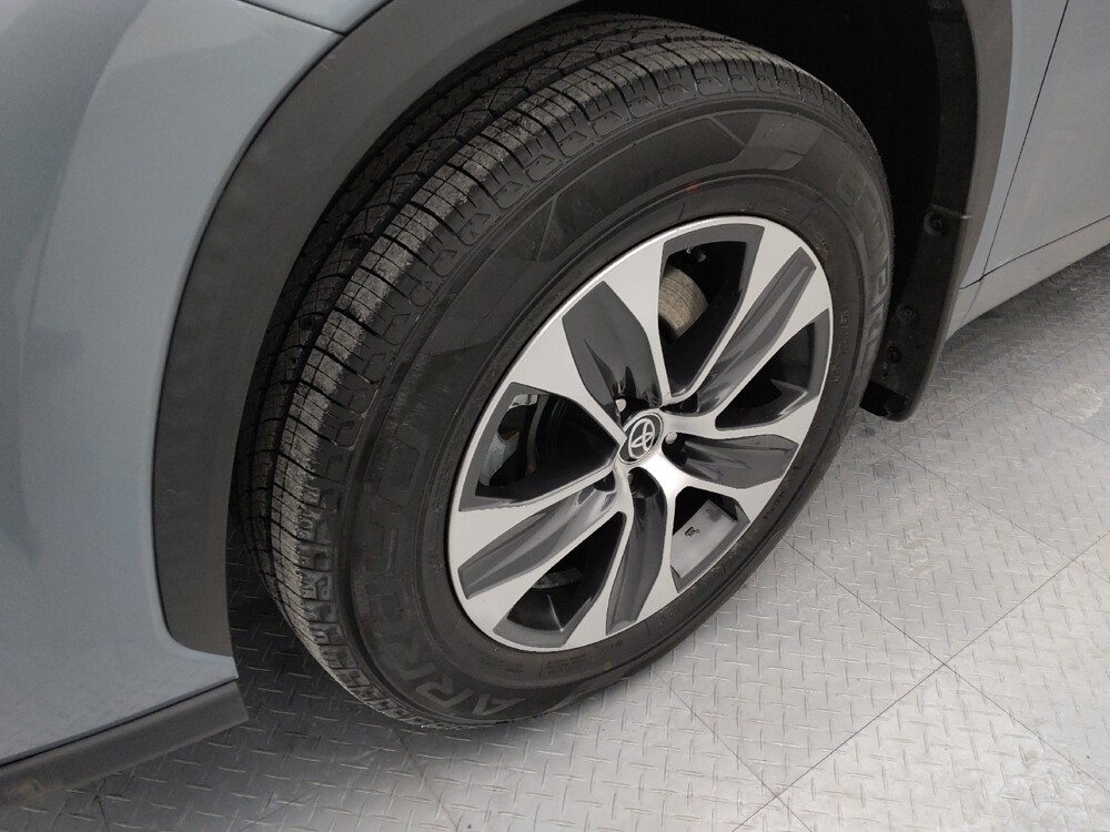 2021 Toyota Highlander in Independence, MO 64055 - 18123207 31