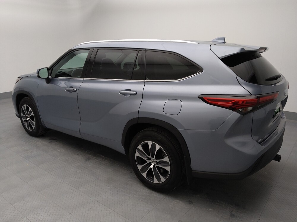 2021 Toyota Highlander in Independence, MO 64055 - 18123207 3