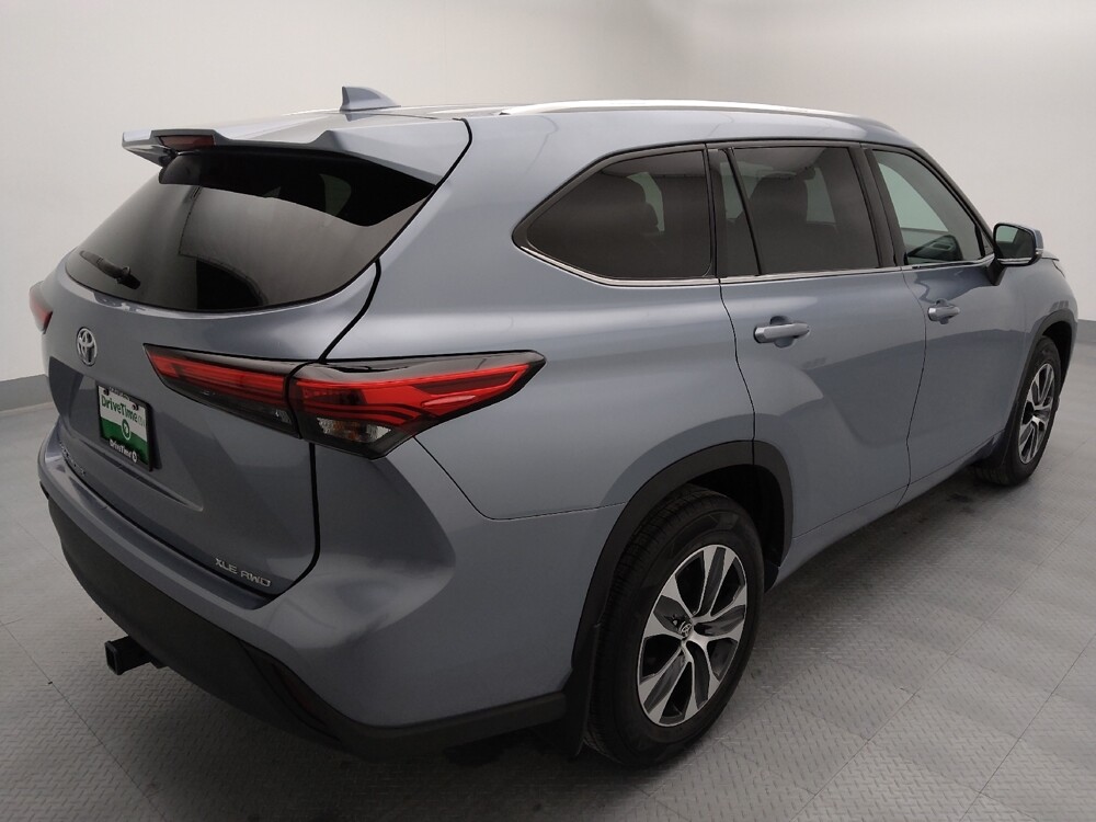 2021 Toyota Highlander in Independence, MO 64055 - 18123207 9