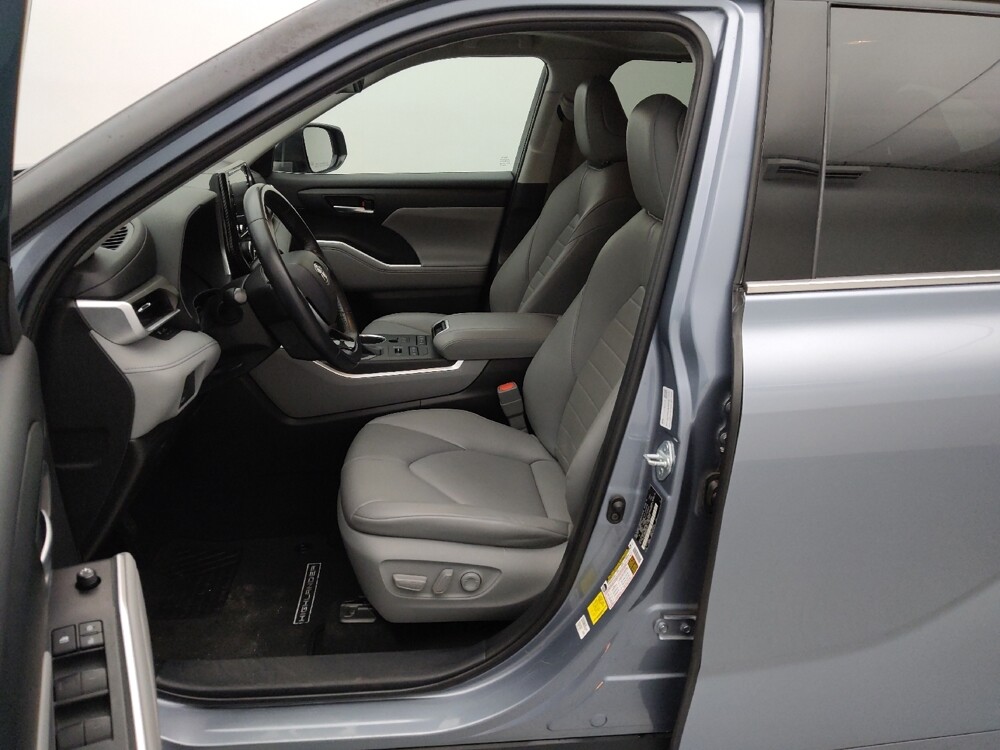 2021 Toyota Highlander in Independence, MO 64055 - 18123207 17