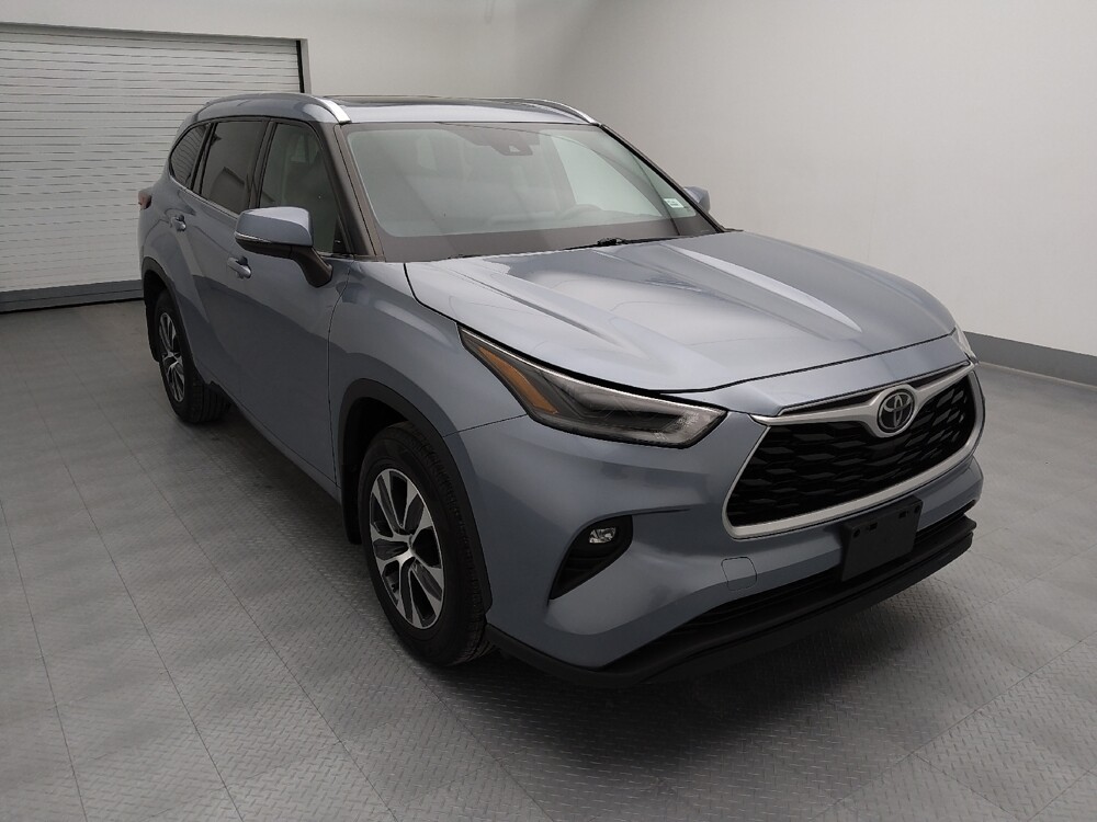 2021 Toyota Highlander in Independence, MO 64055 - 18123207 13