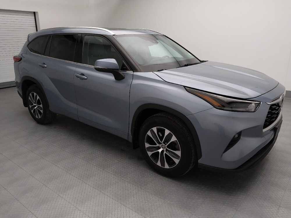 2021 Toyota Highlander in Independence, MO 64055 - 18123207 11