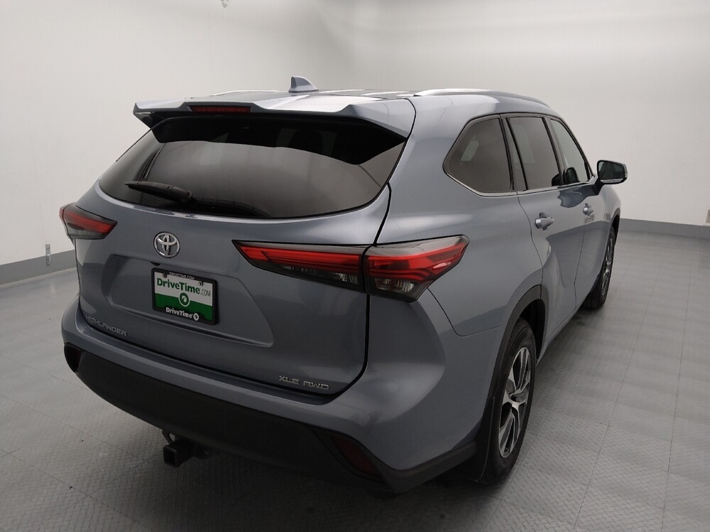 2021 Toyota Highlander in Independence, MO 64055 - 18123207 7