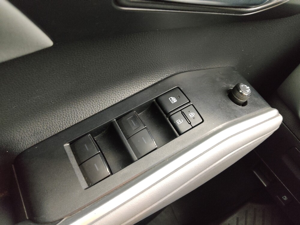 2021 Toyota Highlander in Independence, MO 64055 - 18123207 27