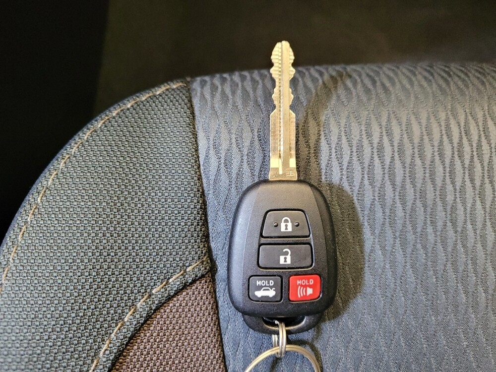 2019 Toyota Corolla in Louisville, KY 40258 - 18123229 32