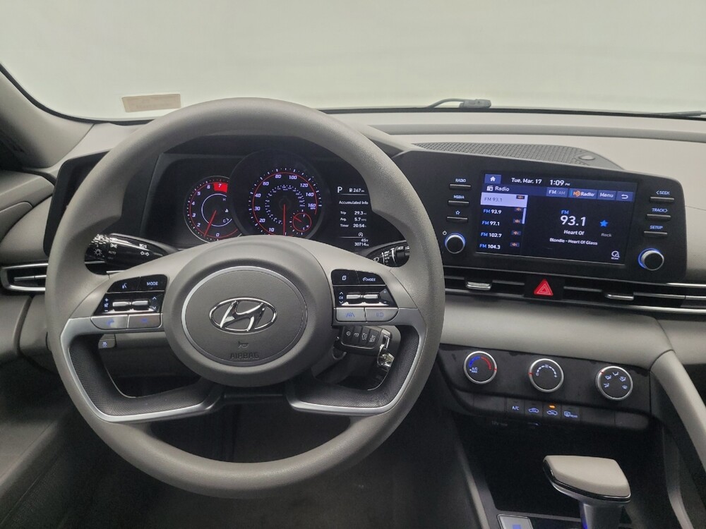 2021 Hyundai Elantra in Indianapolis, IN 46219 - 18123232 22