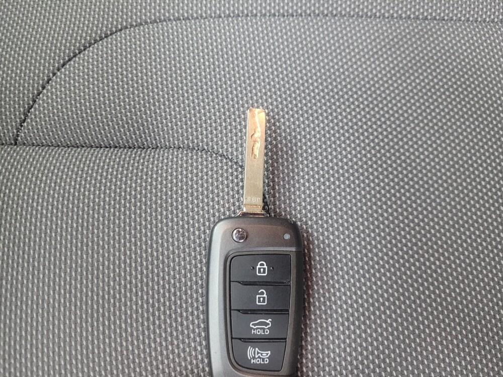 2021 Hyundai Elantra in Indianapolis, IN 46219 - 18123232 32