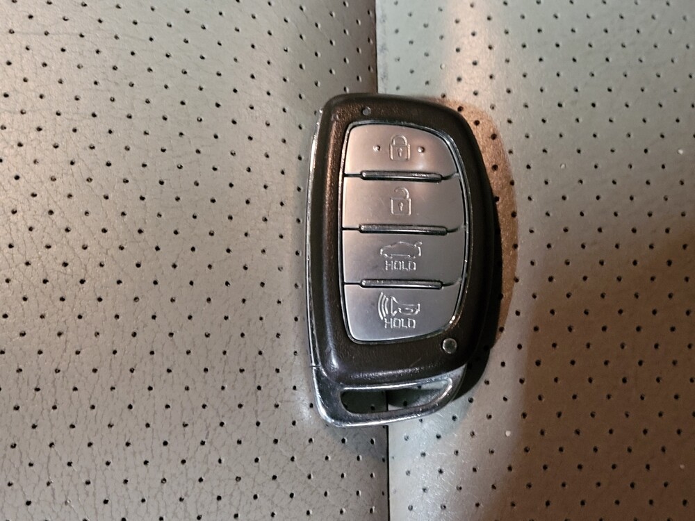 2019 Hyundai Elantra in Savannah, GA 31419 - 18123276 32