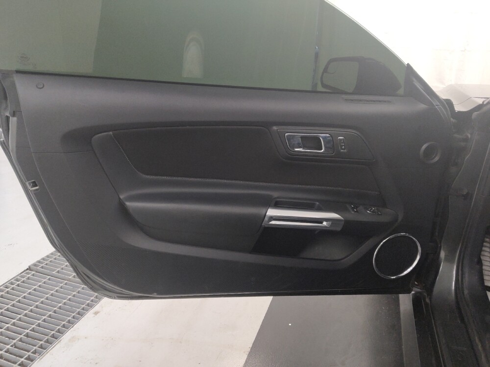 2017 Ford Mustang in St. Louis, MO 63125 - 18123277 27