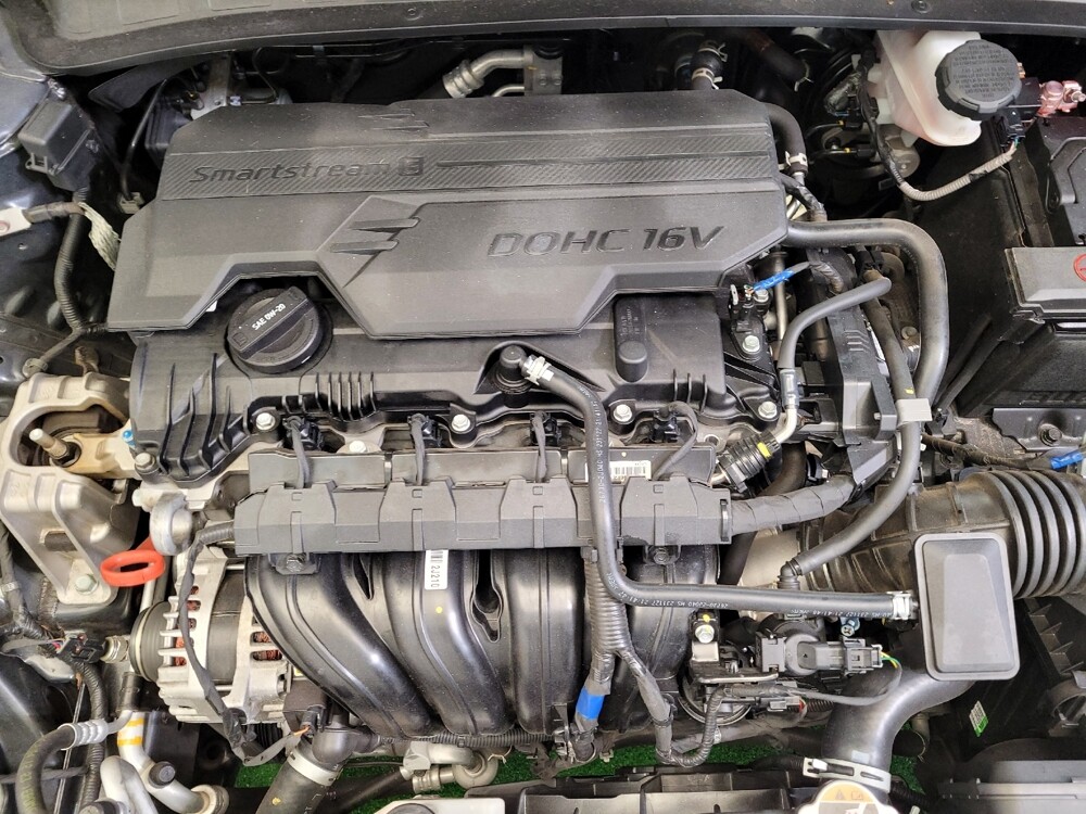 2024 Hyundai Elantra in Maple Heights, OH 44137 - 18123289 30