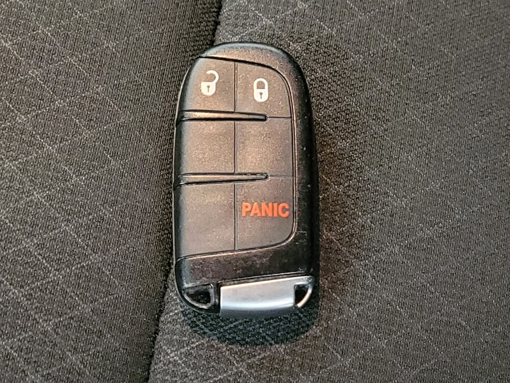 2019 Jeep Grand Cherokee in Houston, TX 77060 - 18123314 32