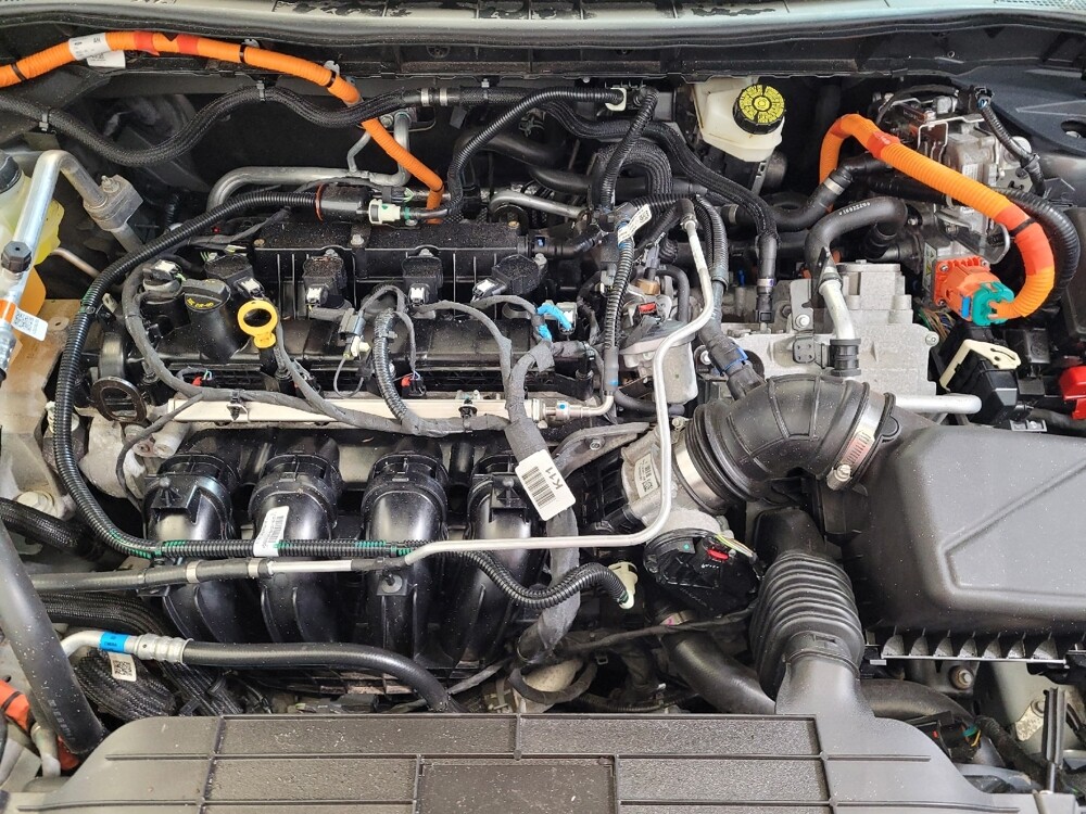 2022 Ford Escape in Louisville, KY 40258 - 18123322 30