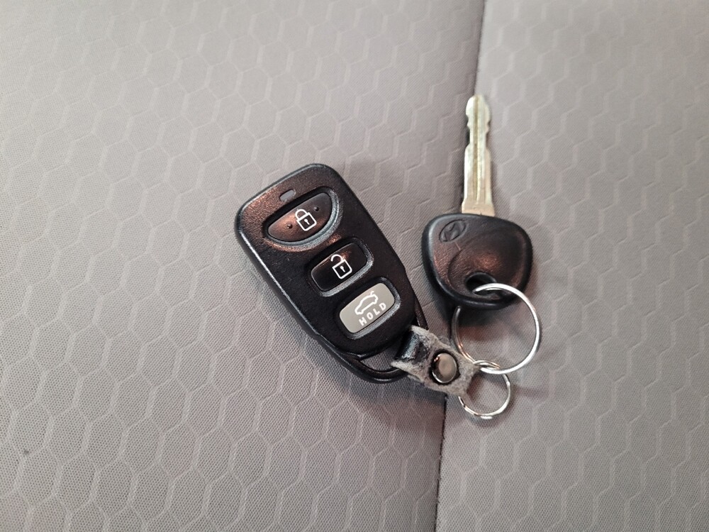 2019 Hyundai Elantra in Houston, TX 77060 - 18123326 32