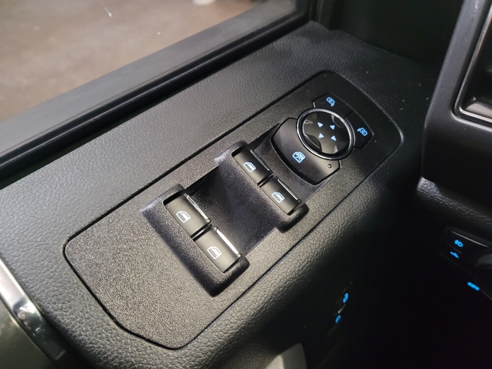 2018 Ford F150 in Louisville, KY 40258 - 18123348 27