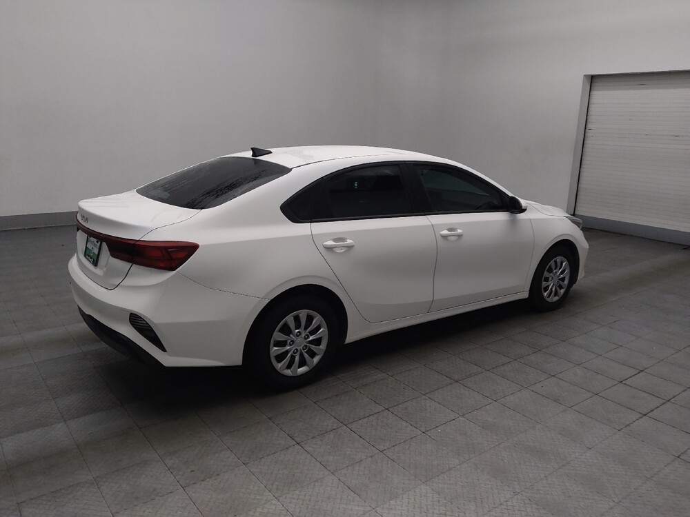 2024 Kia Forte in Macon, GA 31210 - 18123358 10