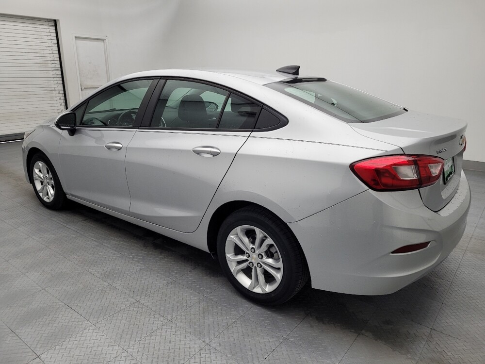 2019 Chevrolet Cruze in Greenville, SC 29607 - 18123374 3