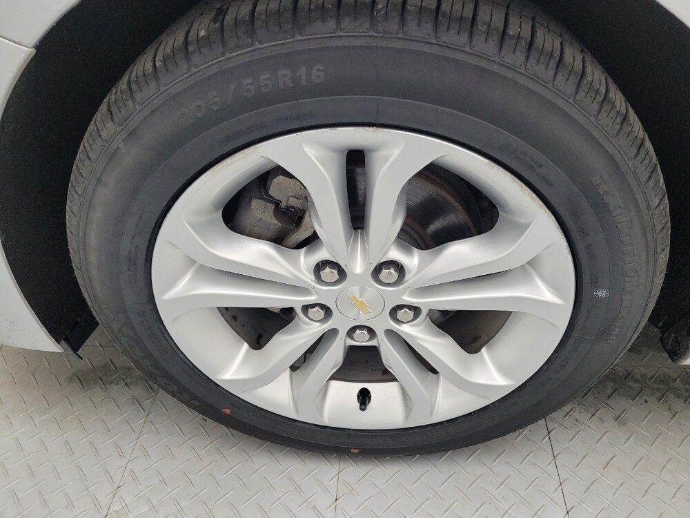 2019 Chevrolet Cruze in Greenville, SC 29607 - 18123374 31