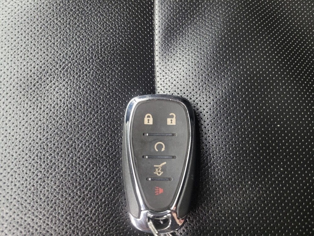 2020 Chevrolet Equinox in Indianapolis, IN 46222 - 18123376 32