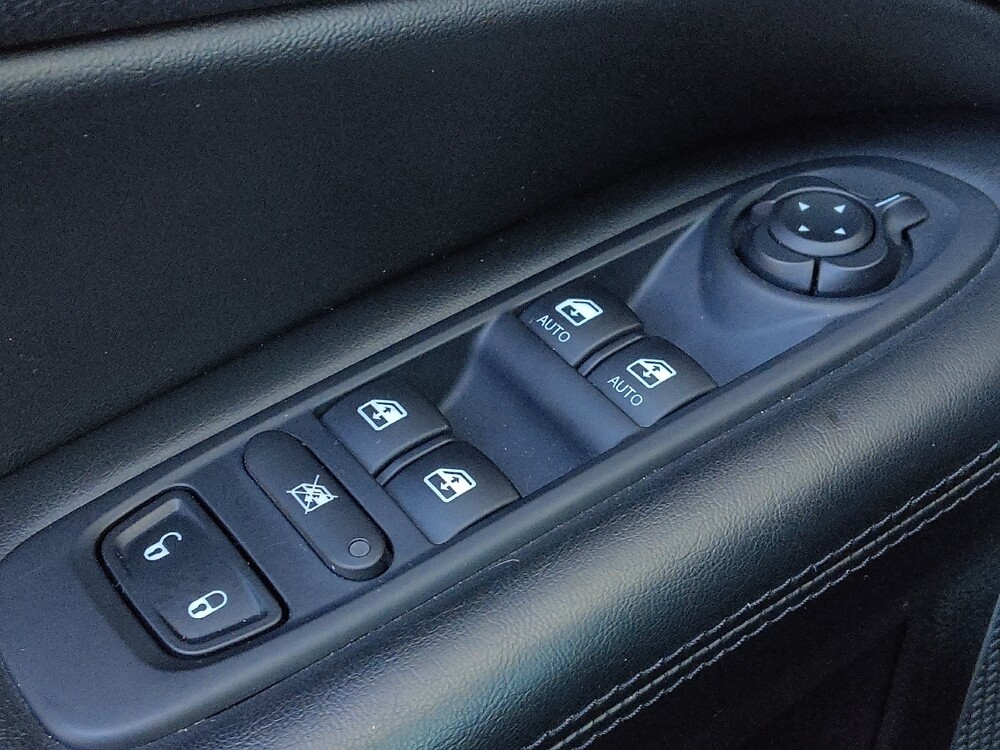 2018 Jeep Compass in Houston, TX 77060 - 18123414 27