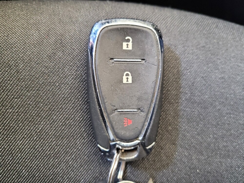 2020 Chevrolet Equinox in Maple Heights, OH 44137 - 18123468 32