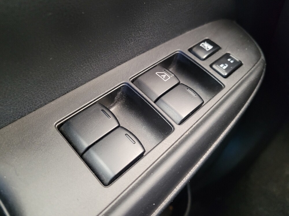 2018 Nissan Versa in Maple Heights, OH 44137 - 18123477 27