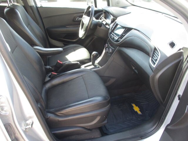 2018 Chevrolet Trax in Oak Grove, MO 64075 - 18123502 10