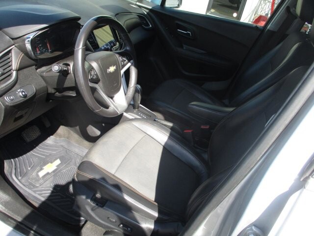 2018 Chevrolet Trax in Oak Grove, MO 64075 - 18123502 9