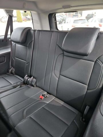 2019 Chevrolet Suburban in Wadena, MN 56482 - 18123516 11