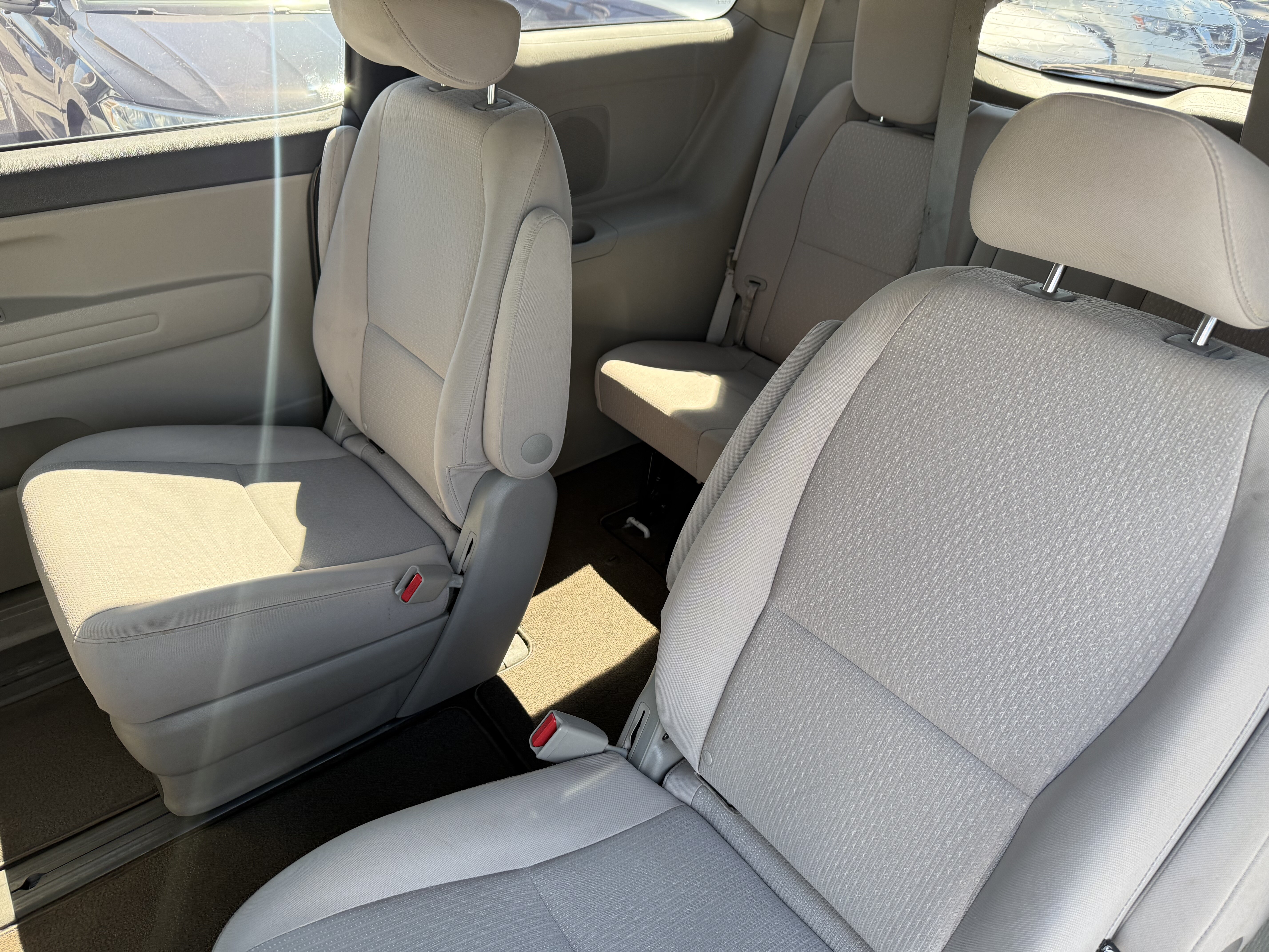 2018 Kia Sedona in Phoenix, AZ 85022 - 18123525 8