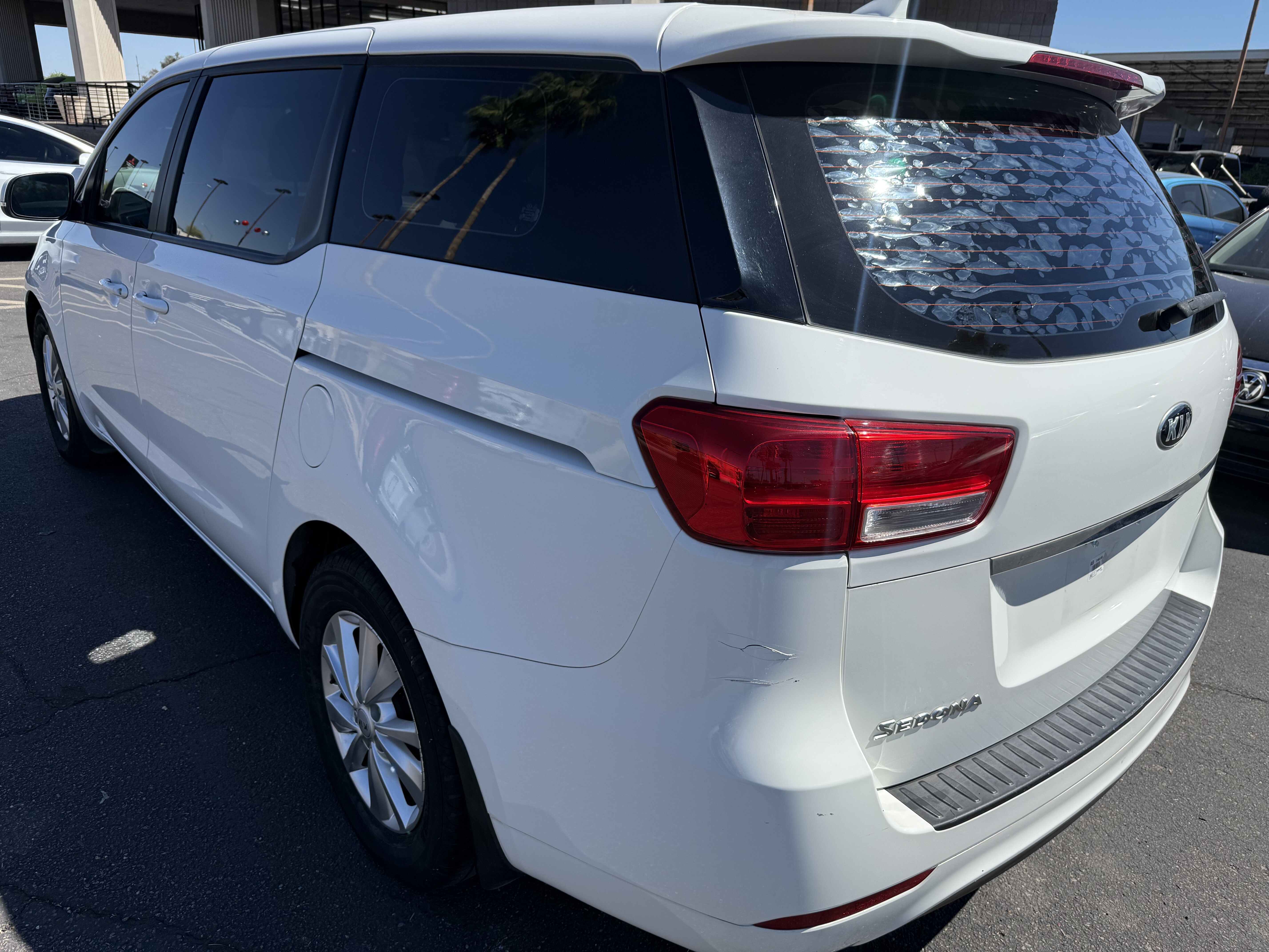 2018 Kia Sedona in Phoenix, AZ 85022 - 18123525 6