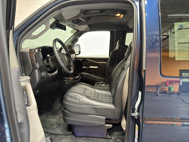 2026 Chevrolet Express 2500 in Burlington, WI 53105 - 18123536 63