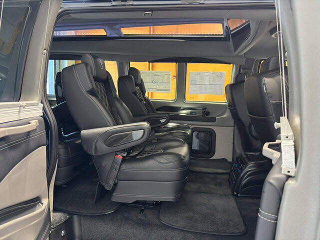 2026 Chevrolet Express 2500 in Burlington, WI 53105 - 18123536 21