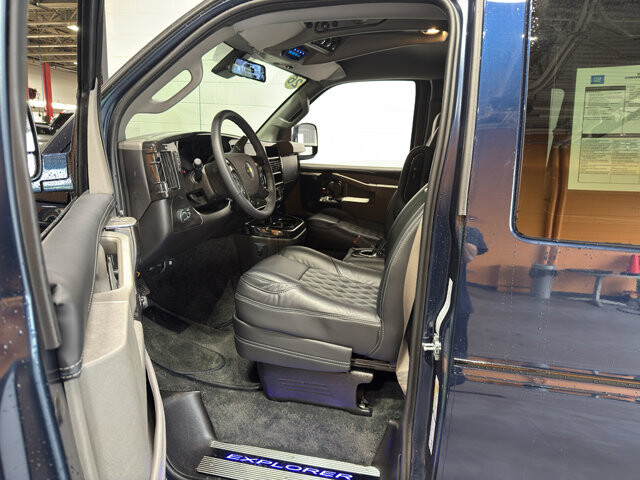 2026 Chevrolet Express 2500 in Burlington, WI 53105 - 18123536 64