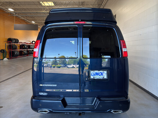2026 Chevrolet Express 2500 in Burlington, WI 53105 - 18123536 4