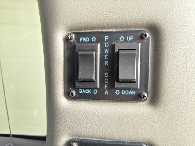 2026 Chevrolet Express 2500 in Burlington, WI 53105 - 18123536 32