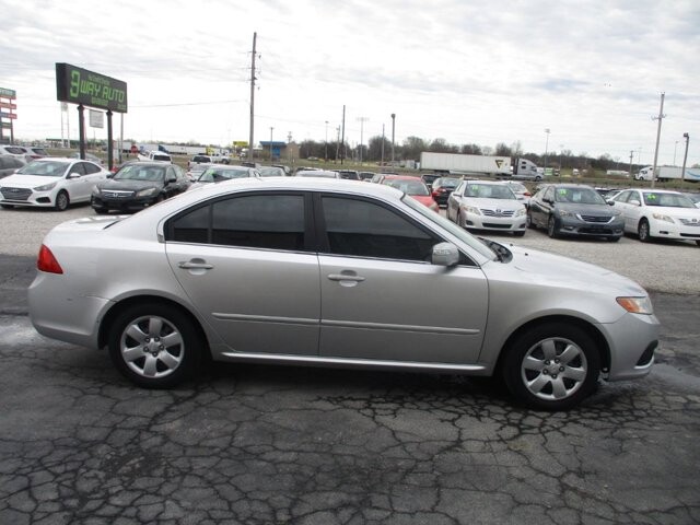 2010 Kia Optima in Oak Grove, MO 64075 - 18123540 4