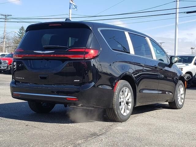 2026 Chrysler Pacifica in Bedford, OH 44146 - 18123544 5