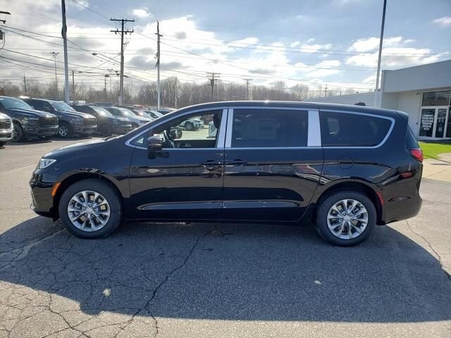 2026 Chrysler Pacifica in Bedford, OH 44146 - 18123544 3