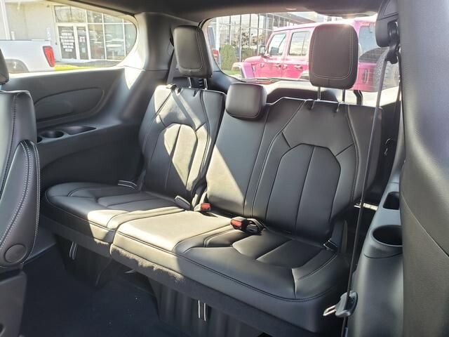 2026 Chrysler Pacifica in Bedford, OH 44146 - 18123544 8