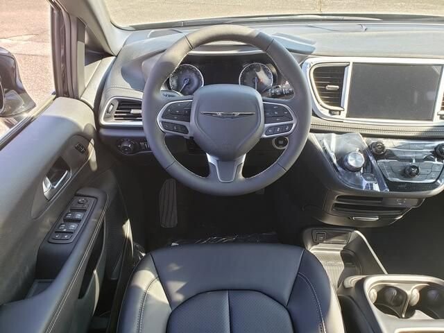 2026 Chrysler Pacifica in Bedford, OH 44146 - 18123544 10