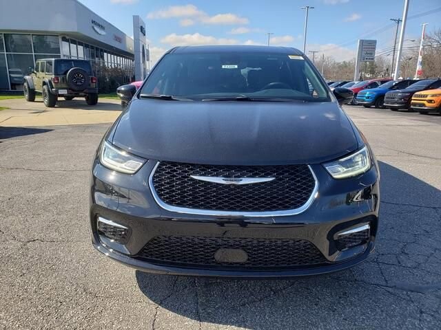 2026 Chrysler Pacifica in Bedford, OH 44146 - 18123544 2