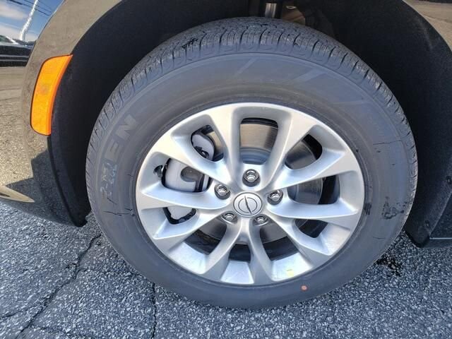 2026 Chrysler Pacifica in Bedford, OH 44146 - 18123544 12