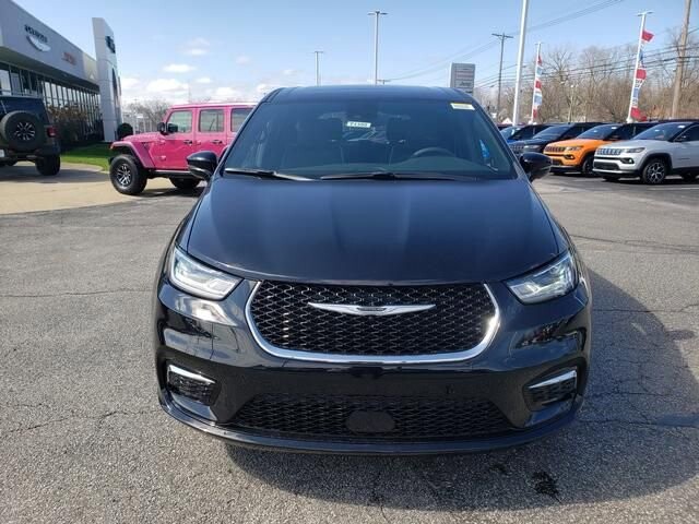 2026 Chrysler Pacifica in Bedford, OH 44146 - 18123547 2